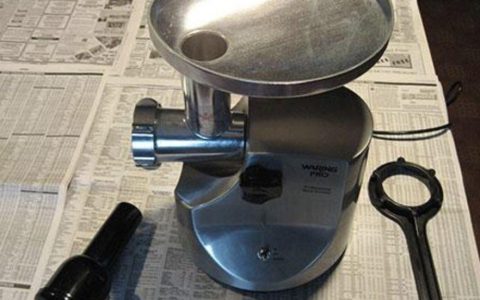 最简单的猫咪生骨肉食谱（源自 FELINE – NUTRITION）