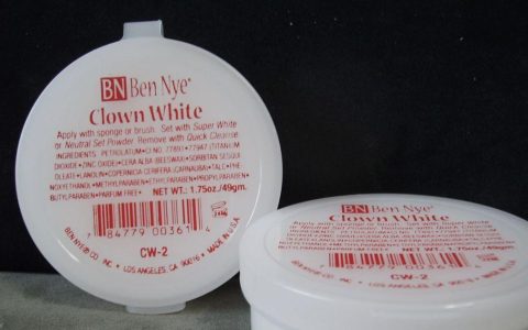 强效掩盖猫咪白色毛发上黄色污渍的方法