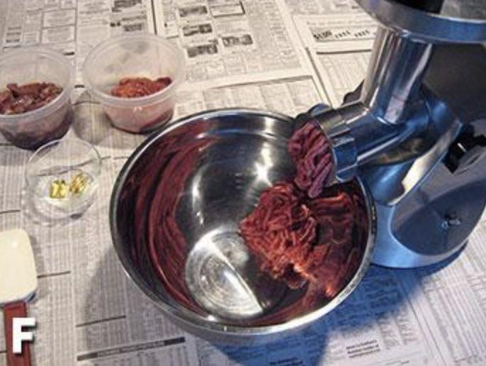 最简单的猫咪生骨肉食谱（源自 FELINE - NUTRITION）